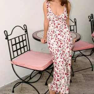 Maxi Dress with Floral Print and Plunge Neckline for Summer Beachwear - Red, M