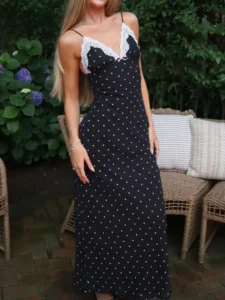 Lace V-Neck Maxi Dress with Backless Design and Slim Fit for Women - black, M