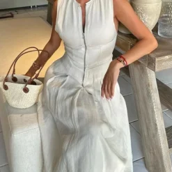 Alternative view of Mujer Midi Dress with Pleated Sleeveless Design for Elegant Summer Parties