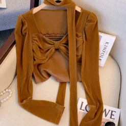 Women's Long Sleeve Cropped T-shirt with Vintage 90s Aesthetic for Autumn 2025