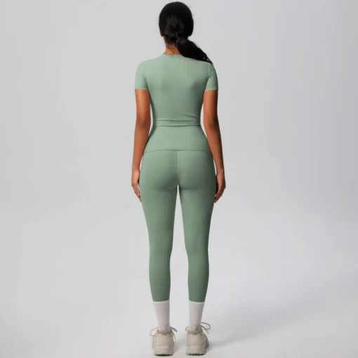 Customized women's breathable yoga suit with tight-fitting short-sleeved trousers for fitness and running - Image 6
