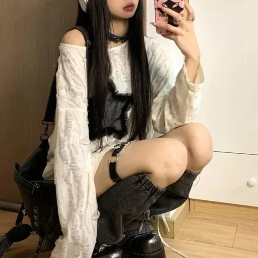 Off Shoulder Long Sleeve T-Shirt with Y2K Star Print for Women in Oversized Streetwear Style - Image 6