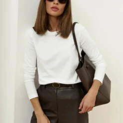 Alternative view of Cotton Long Sleeve T-Shirt with Solid Color Design for Women in Oversized Fit