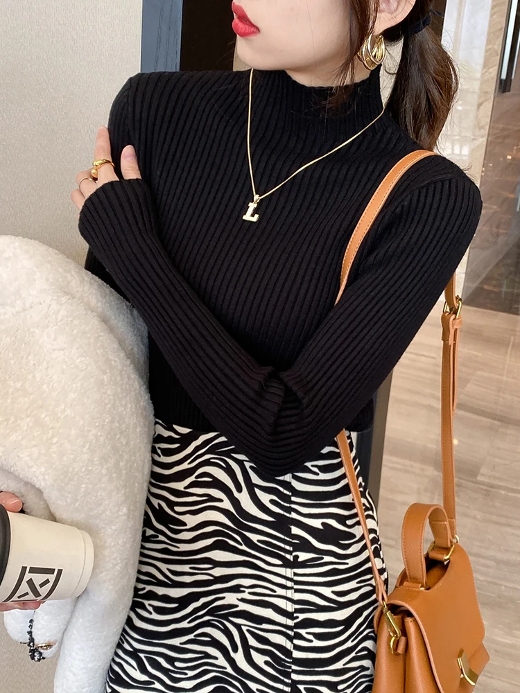 Knitted Turtleneck Sweater for Women with Long Sleeves in Simple Chic Style - Image 2
