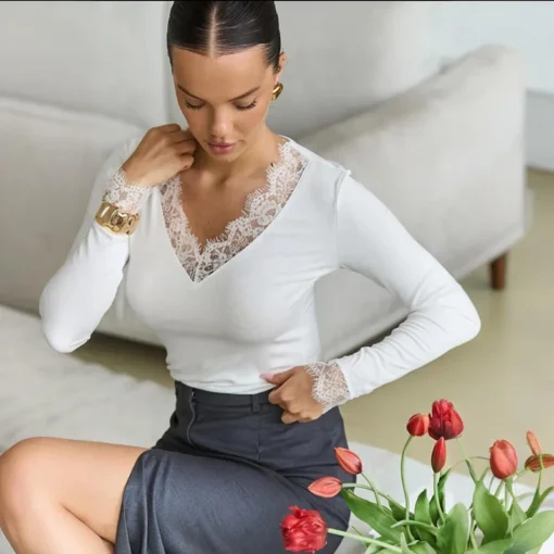 V Neck Lace T-Shirt Top with Navel Exposed Design for Women Party Fashion - Image 4