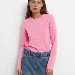 Cotton Long Sleeve T-Shirt with Solid Color Design for Women in Oversized Fit