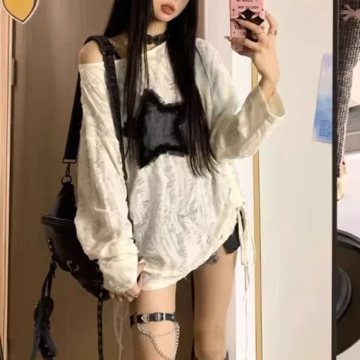 Off Shoulder Long Sleeve T-Shirt with Y2K Star Print for Women in Oversized Streetwear Style - Image 4