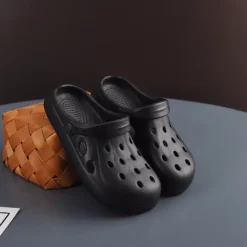 Alternative view of Men's and Women's Non-Slip Outdoor Clogs for Summer Beach Sandals