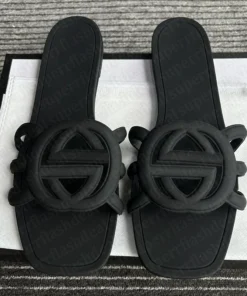 2025 Summer New Women's Hollow Flat Slippers Versatile Casual Beach Slippers