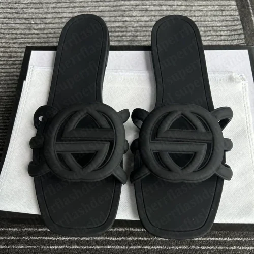 2025 Summer New Women's Hollow Flat Slippers Versatile Casual Beach Slippers