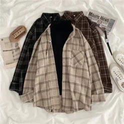 Vintage Plaid Long Sleeve Button Up Shirt for Women in Oversized Fit for Autumn Casual Wear