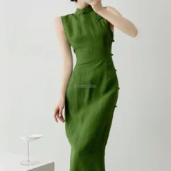 Sleeveless Vintage Chinese Qipao Dress with Waist-Cinching Design and Side Slit