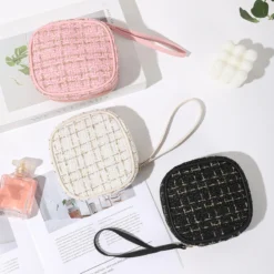 Mini Makeup Storage Bag with Portable Design for Ladies and Girls to Organize Lipstick and Accessories