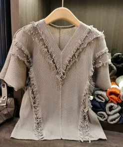 Alternative view of High-end Light Luxury Dragon Scale Pleated V-neck Top Summer New Design Sense Beads Solid Color Loose T-shirt Women Clothes