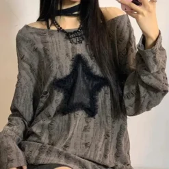 Alternative view of Off Shoulder Long Sleeve T-Shirt with Y2K Star Print for Women in Oversized Streetwear Style
