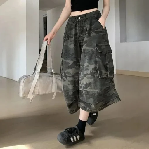 Cropped High Waist Cargo Jeans with Camouflage Design for Women - Image 4