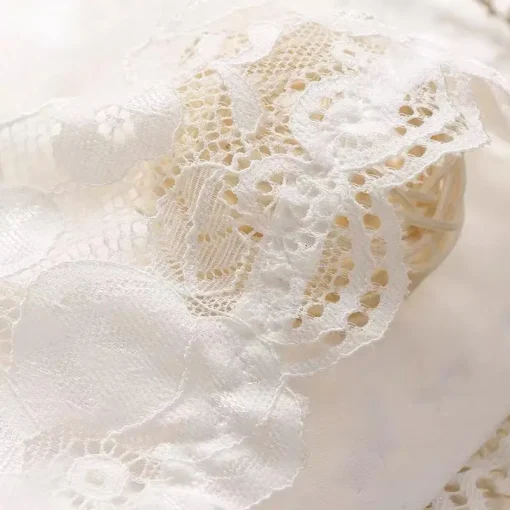 Strapless Lace Crop Top Bra with Seamless Construction for Women - Image 3