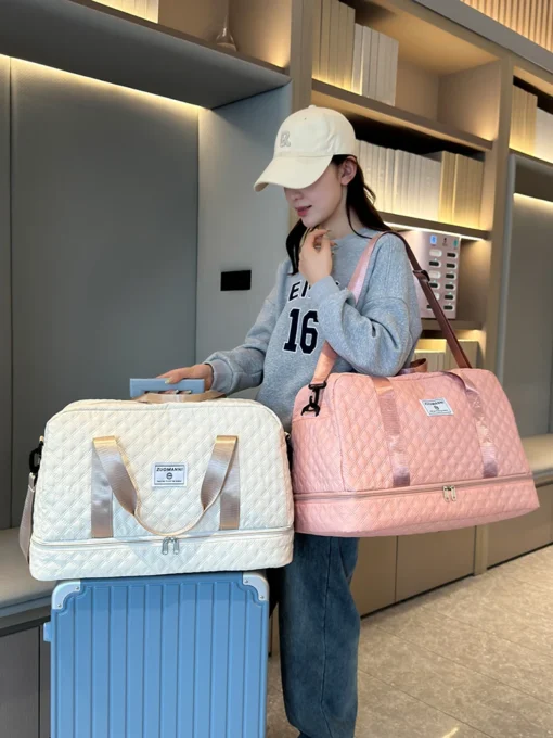 Lightweight Large Capacity Rhombic Lattice Travel Duffel Bag for Sports and Fitness - Image 2